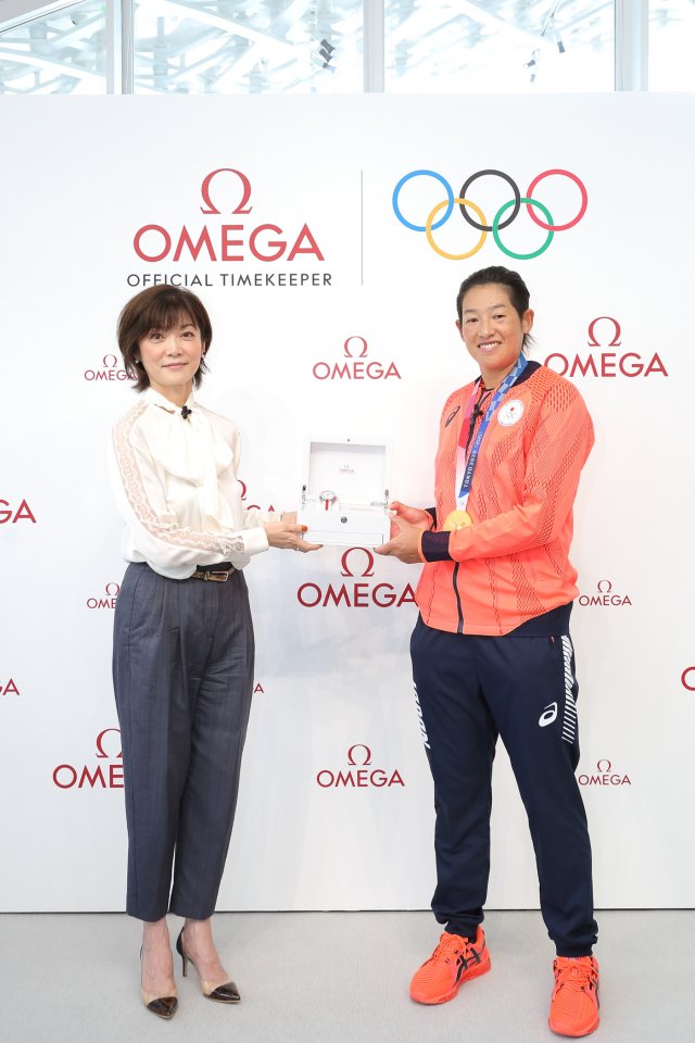 オメガ オリンピック女子ソフトボール金メダル 上野選手に 祝福の意をこめて「シーマスター プラネットオーシャン 東京2020 リミテッド エディション」を贈呈