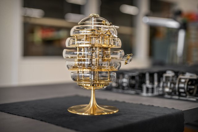 ショパールの フルリエでのマニュファクチュール創設30周年を讃える「ザ・ビーハイブ テーブル クロック」～ メゾンのシンボルを現代に蘇らせた“メカニカルの傑作”