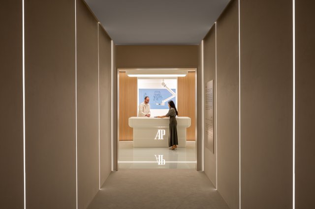 オーデマ ピゲが、ドバイウォッチウィークで、創業150周年を記念するエキシビションを開催