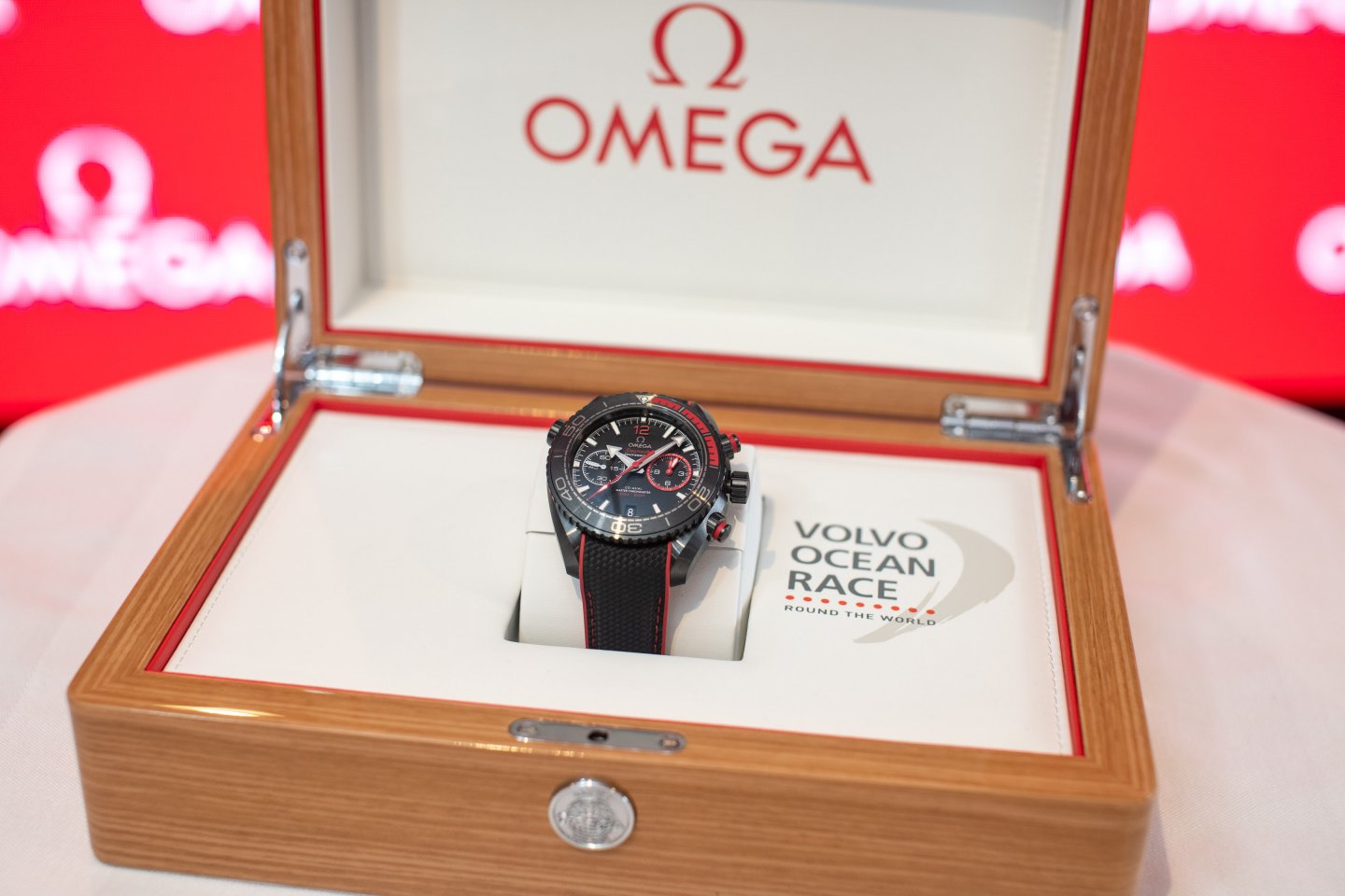 オメガ、ボルボ･オーシャンレースの優勝者に贈呈する時計を発表