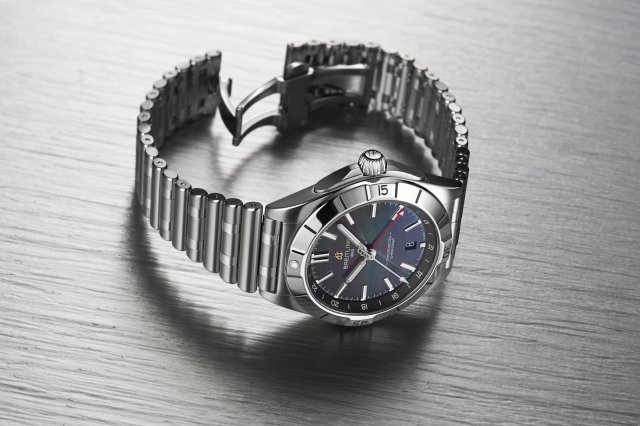 ブライトリング「クロノマット GMT 日本限定モデル」を発表～現代の旅人たちに贈る日本国内150本限定の特別なタイムピース