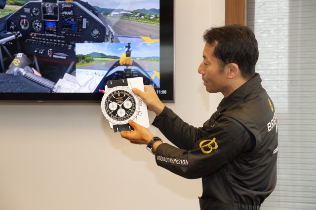 ブライトリング パイロット室屋義秀選手とともに、空への情熱とチャレンジスピリットを分かち合う体験型プログラム「CLUB BREITLING CHALLENGE FLIGHT 2025」を開催