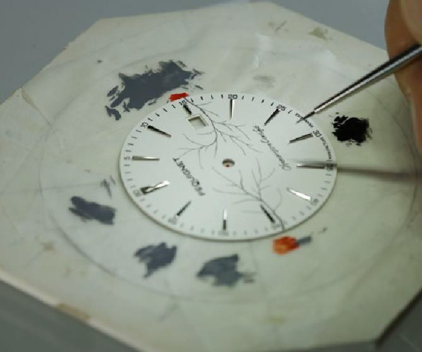 ペキニエ、フランス共和国大統領の日本公式訪問を記念し、「アティテュード インペリアル」を天皇陛下に捧げる～ フランス時計製造の卓越性を献上