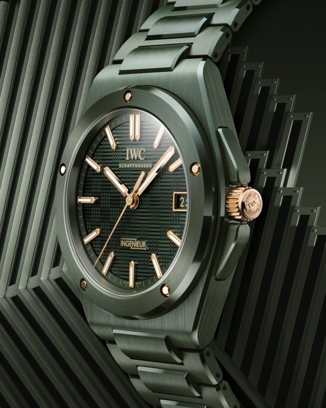 IWCシャフハウゼンがインヂュニア初のカラー セラミック モデル「インヂュニア・オートマティック42」を発表～ダークオリーブグリーン セラミック製インヂュニアの誕生
