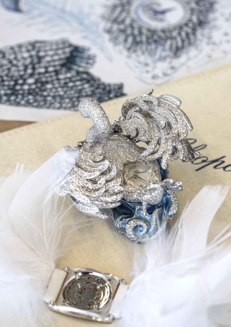 ショパールの白鳥をダイヤモンドで型どったシークレットウォッチ