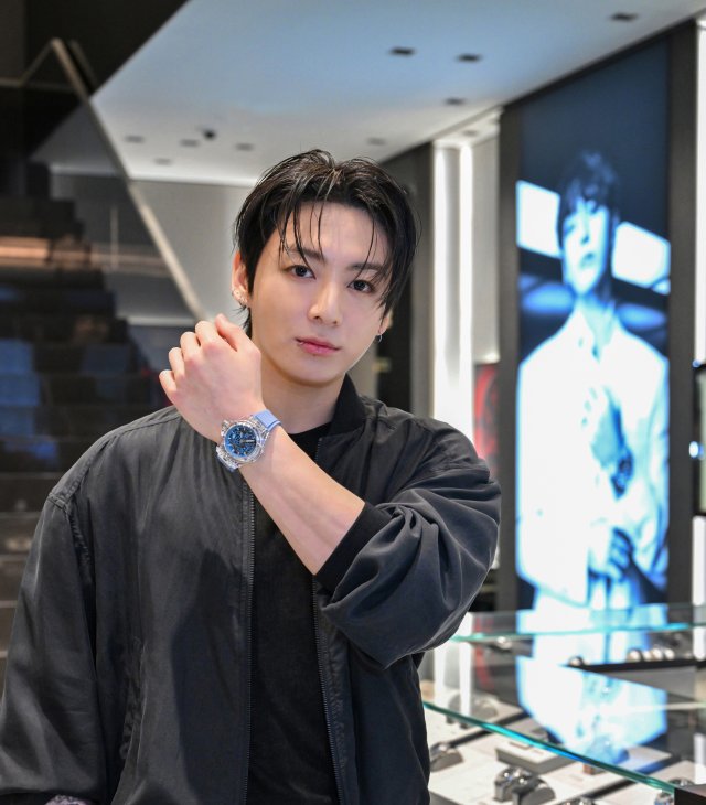 ウブロのグローバル ブランドアンバサダー、ジョングクさんが「ウブロ銀座ブティック」に初来店