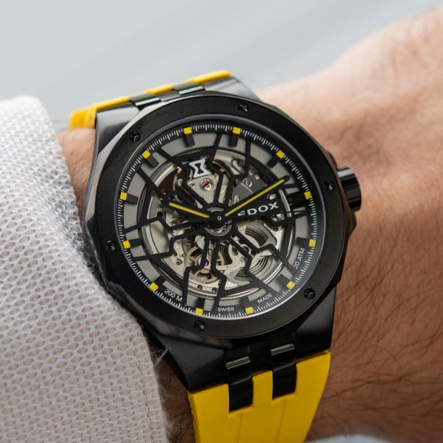 エドックスよりデルフィン オリジナル メカノの新作が登場～5連のSSブレスまたは鮮やかなイエローラバーストラップを装備