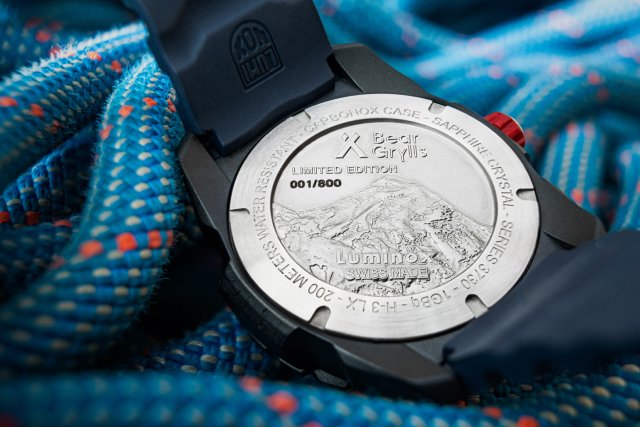 ルミノックスが世界を代表するサバイバル冒険家ベア・グリルスの25年間前のエベレスト登山を称えた世界限定800本モデル＆新カラーを発売