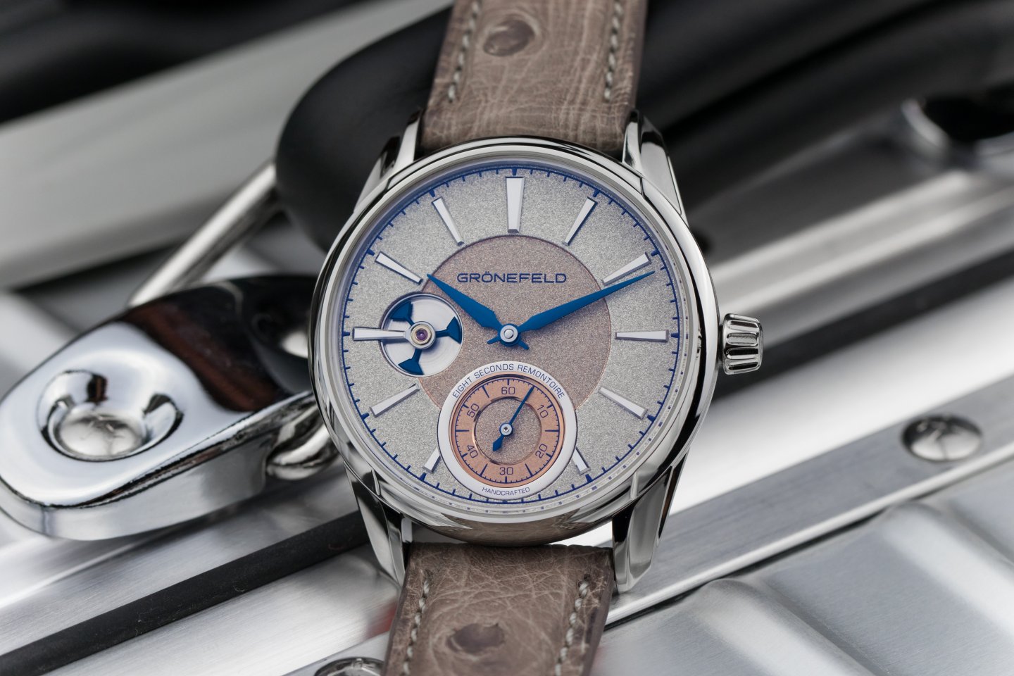 Лучшие часы до 20000. Часы Gronefeld. Швейцарские часы топ брендов. Gronefeld 1941 Chronograph.