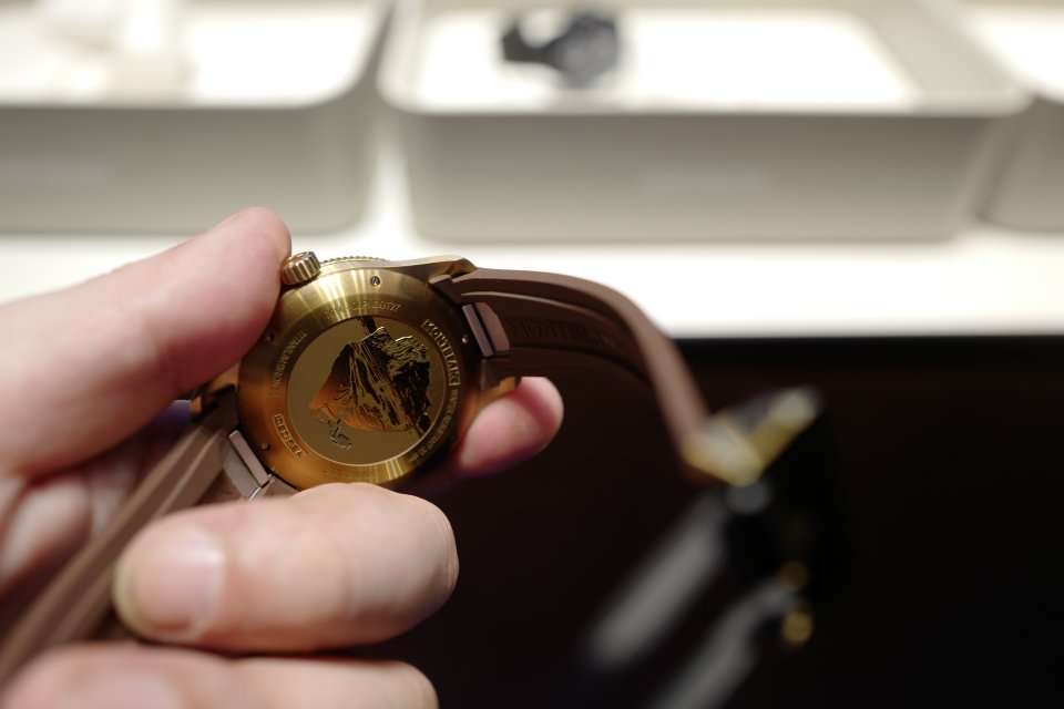 MONTBLANC モンブラン カフス ブルーサファイア お買い得！ 気になる青い腕時計が モンブランから限定発売します | FORZA