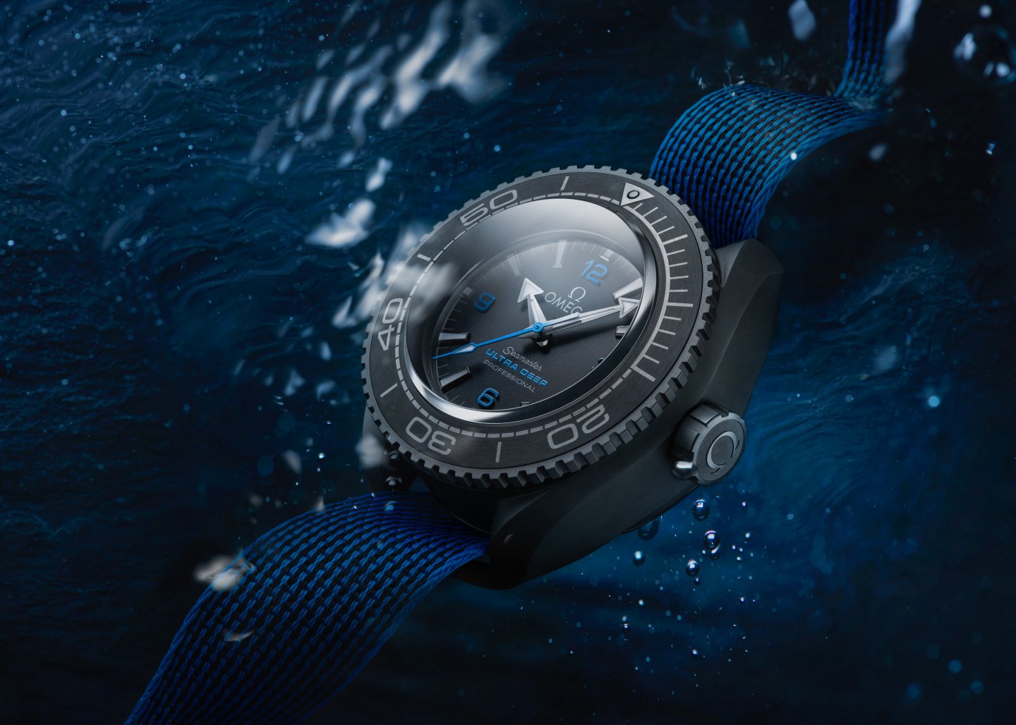 オメガ、「プラネット オーシャン」が支えた潜水世界記録～ロンドンの大英博物館にて、世界最深の潜水記録を成し遂げた時計を発表