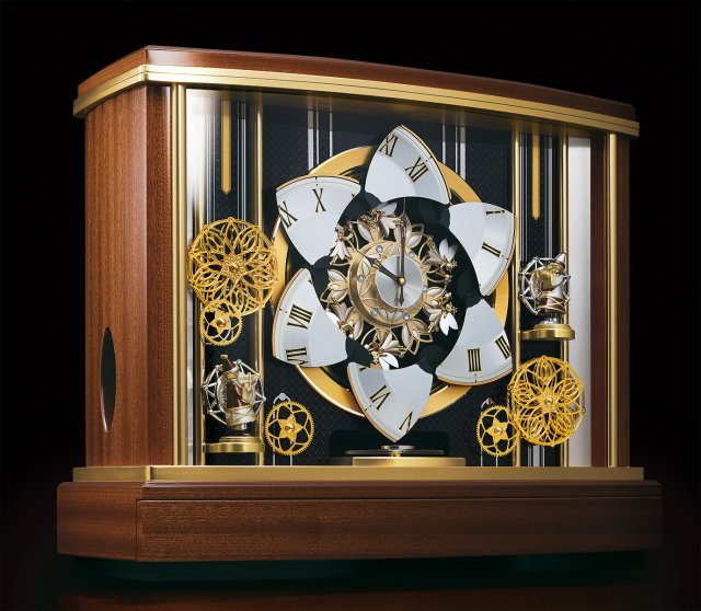 セイコークロックが 銀座・和光に設置のからくり時計をモチーフにした大型のからくり置時計「輪舞(ロンド)メゾン」を発表