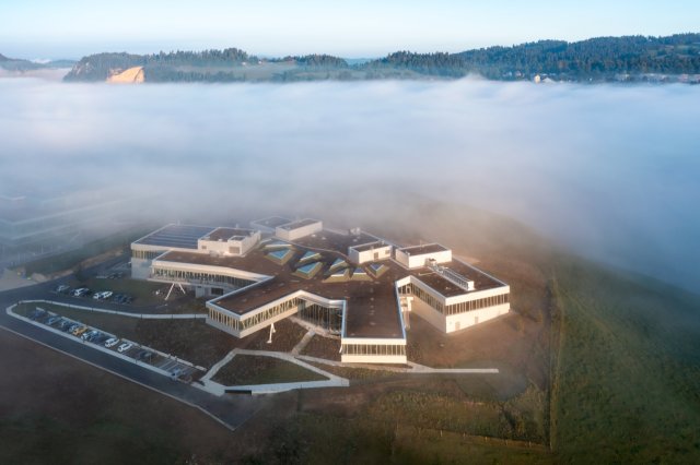 オーデマ ピゲの未来を築く二つのモジュール式建築～マニュファクチュール・デ・セニョルとアルク
