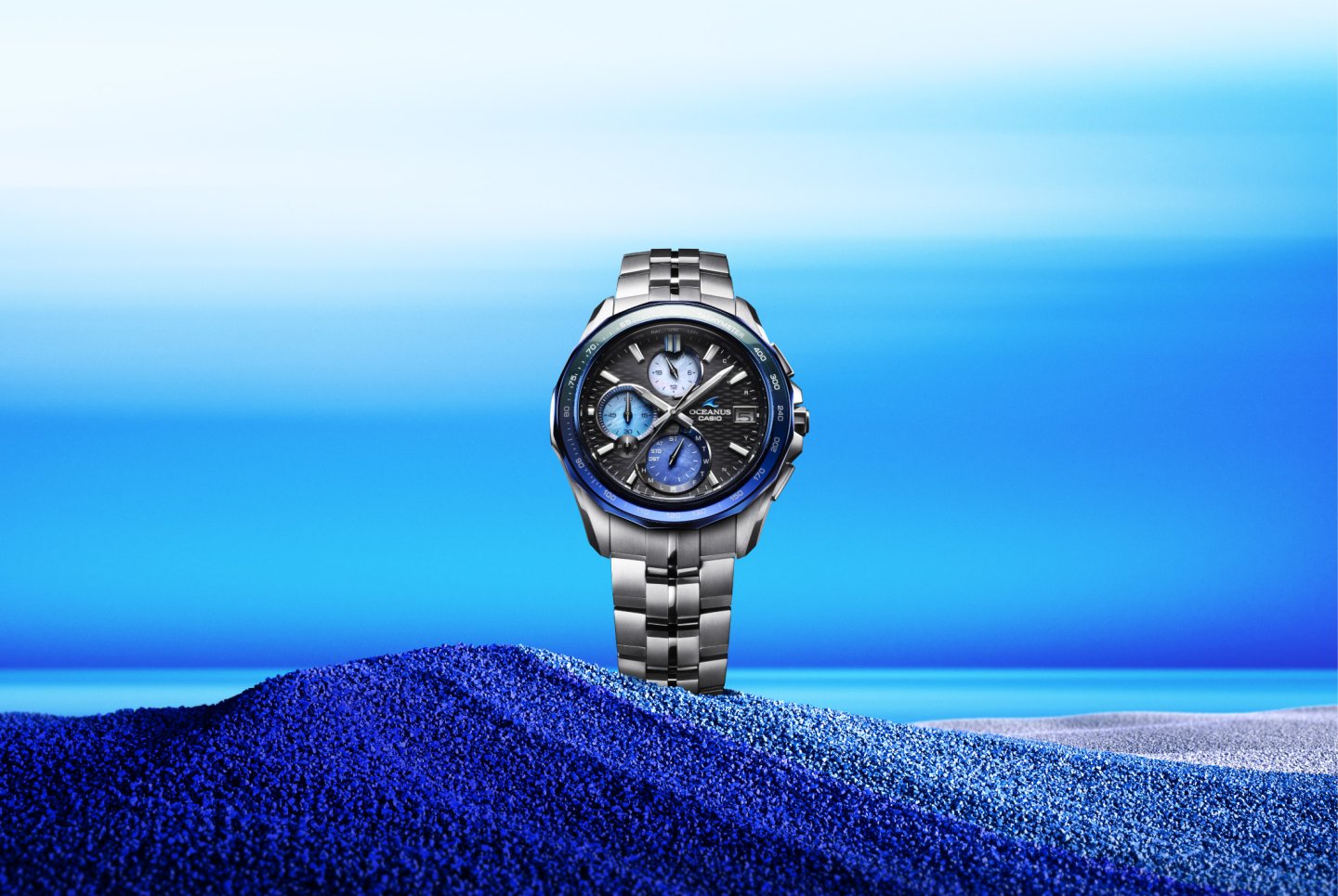 カシオ “OCEANUS” に、日本の伝統的な染料 天然藍をデザインに落とし込んだ新作登場～インダイアルに濃淡の異なる阿波藍を採用