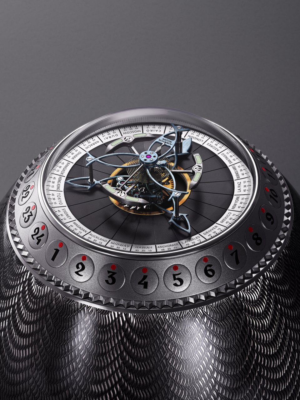 独立時計師アントン・スハノフ製作の卵型クロック「St. Petersburg