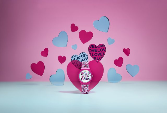 スウォッチから2つのバレンタインデー・スペシャル「LOVE & BLAH」 、「 LOVE IN SCARLET」～愛を示す2つのカタチ