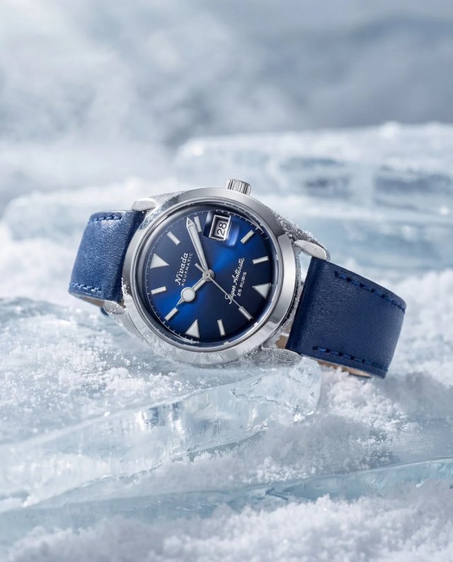 ニバダ・グレンヒェン「ANTARCTIC」に初のブルーダイヤル「SUPER ANTARCTIC BLUE」が誕生