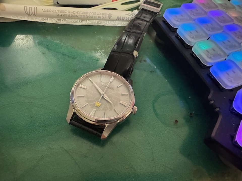 シチズン 前人未踏の年差±1秒の精度を実現したCaliber 0100