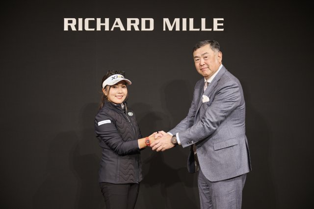 リシャール・ミル、プロゴルファー 青木瀬令奈選手と所属契約発表会見を開催
