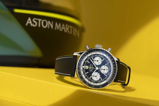 ブライトリング、アストンマーティンとAston Martin Aramco Formula One™ Teamのオフィシャルウォッチパートナーに就任～「ナビタイマー B01 クロノグラフ 43 ASTON MARTIN ARAMCO FORMULA」発表