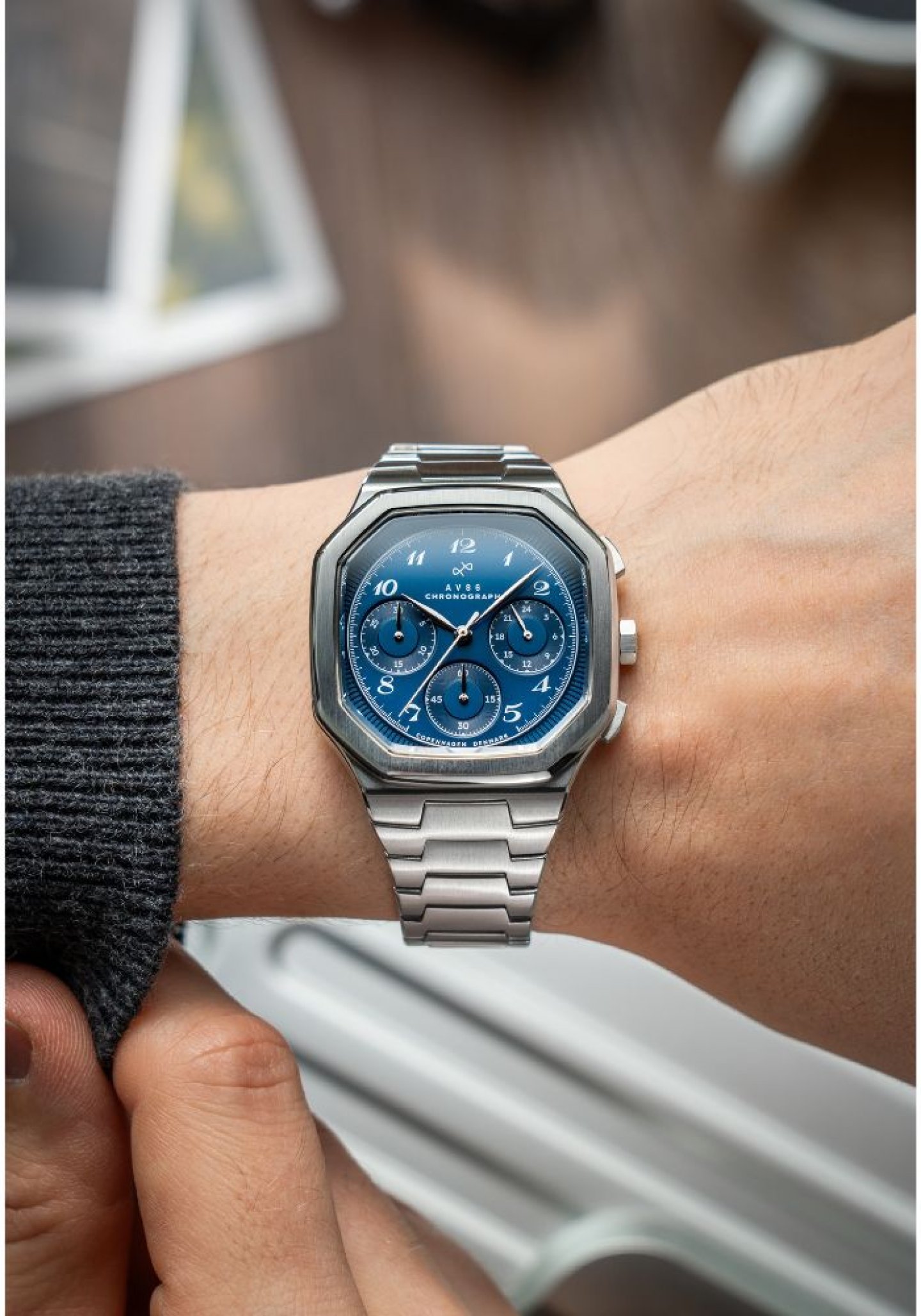 AV86 初の八角形クロノグラフ、全6種類のカラーバリエーションからなる 「1904 Chronograph Collection」を発表