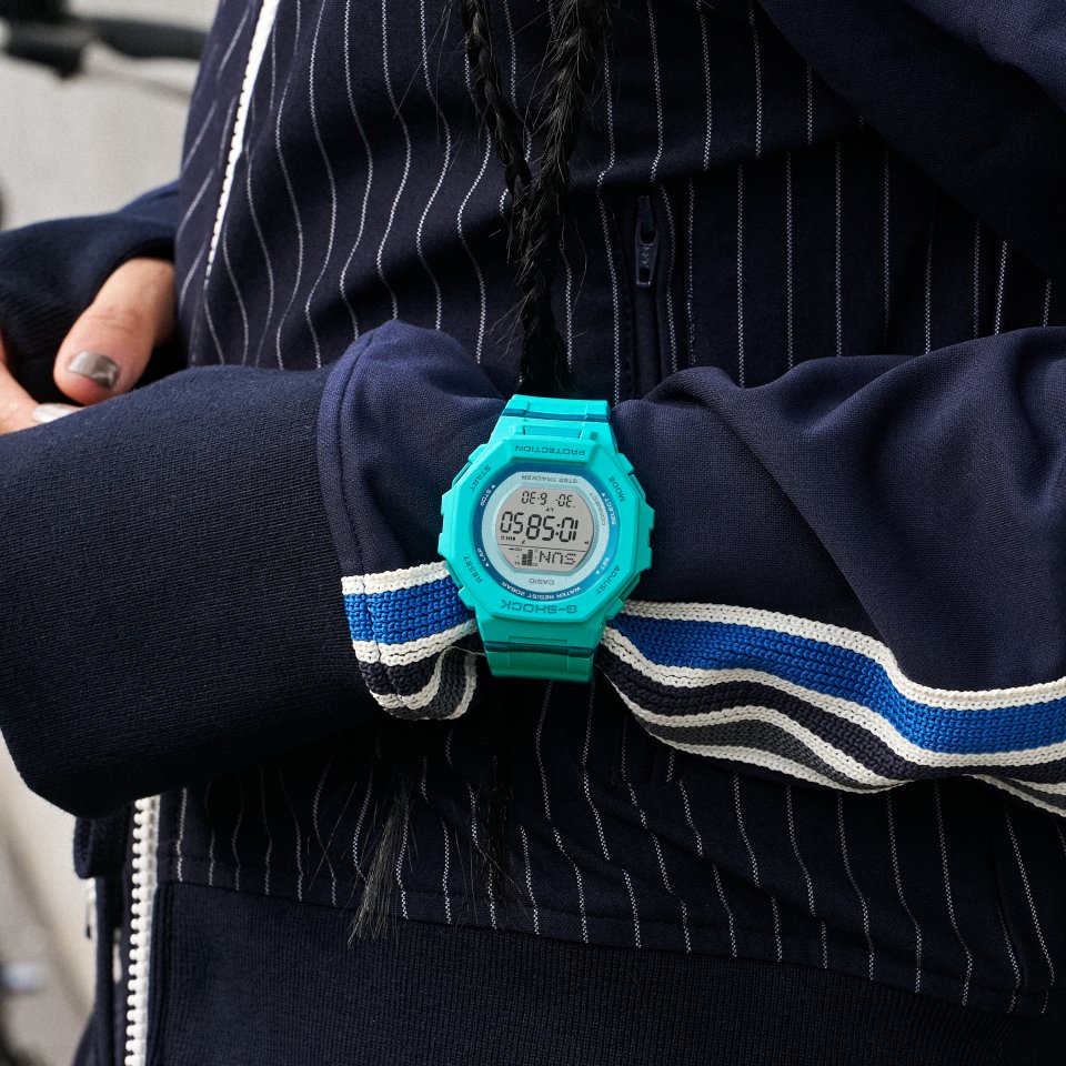 G-SHOCK”に 歩数計測機能付き(ステップトラッカー)のコンパクト