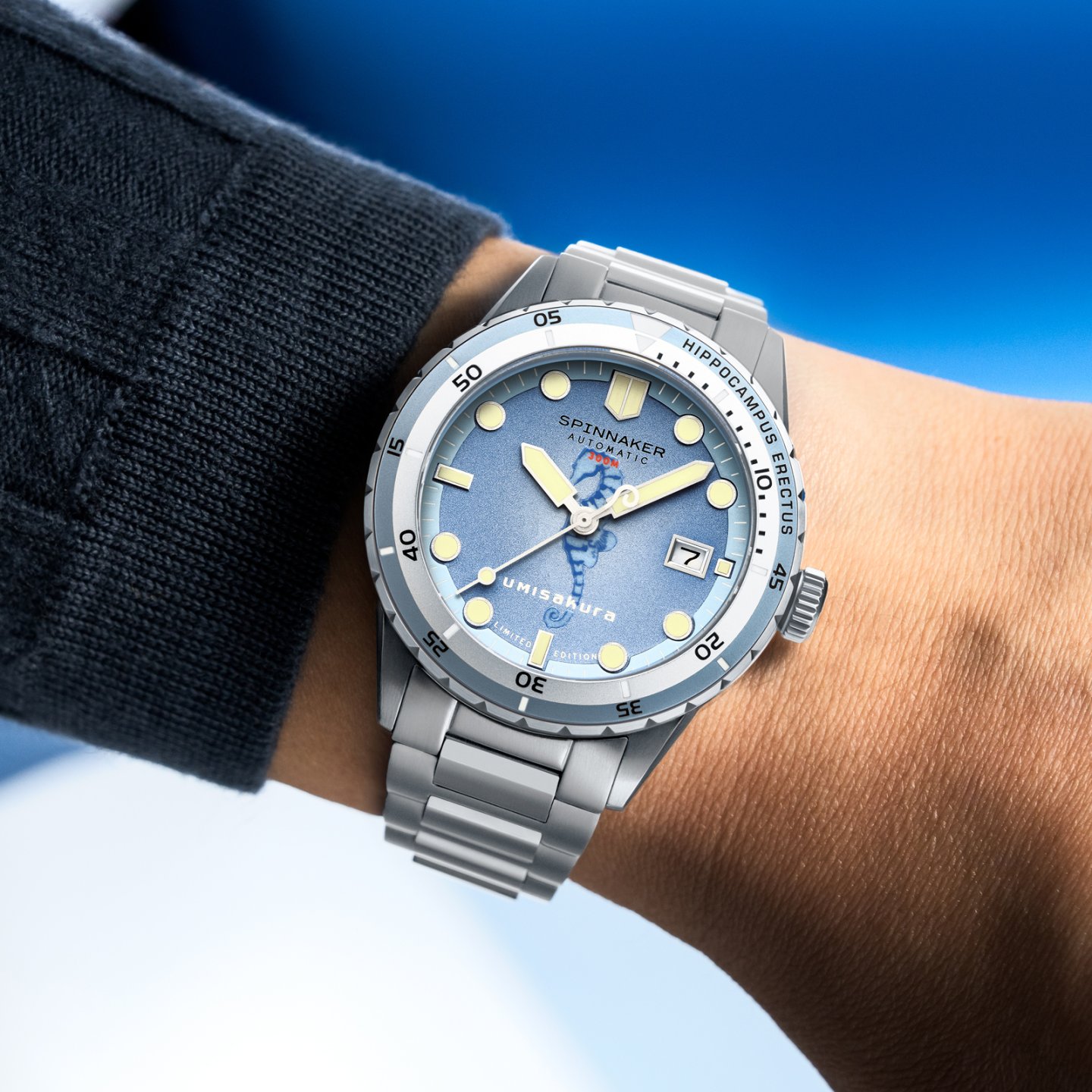スピニカーから、タツノオトシゴをモチーフに海の環境美化を推進する「ハス オートマティック 海さくら リミテッドエディション）」が発売