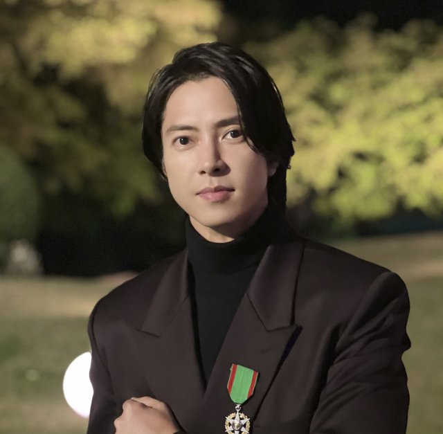 ブルガリのアンバサダー 山下智久が、フランス農事功労勲章 シュバリエ章を受章