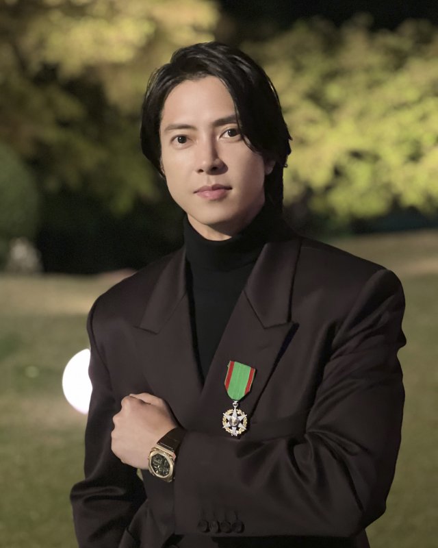 ブルガリのアンバサダー 山下智久が、フランス農事功労勲章 シュバリエ章を受章