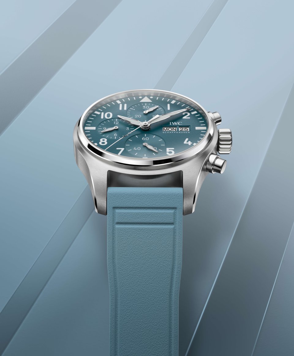 IWC Schaffhausen シャフハウゼン ブルーダイヤル IWCシャフハウゼンがブルー文字盤の「インヂュニア