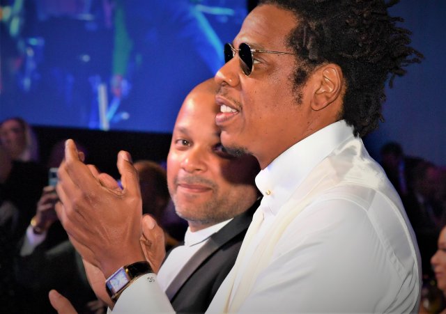 Jay-Z(ジェイ・Z)が 第62回グラミー賞、プレ・グラミーガラパーティーにて 「レベルソ・ウルトラスリム・トリビュート・トゥ1931」を着用