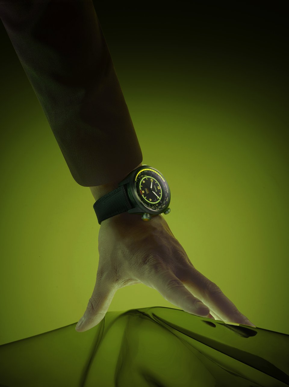 オリスより世界唯一の自動巻き✖機械式高度計搭載の「プロパイロット