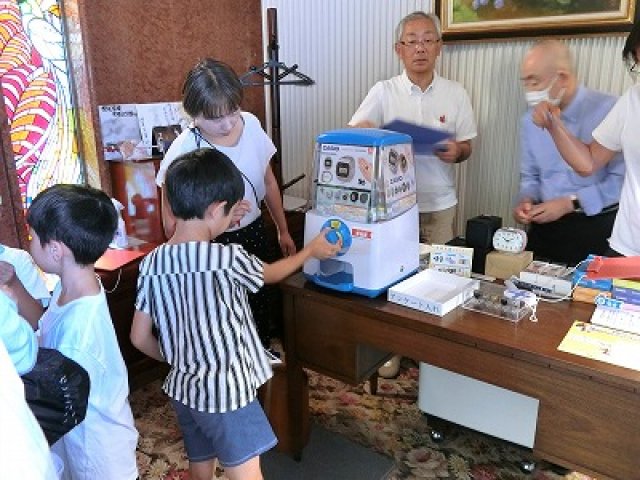 カシオより、樫尾俊雄発明記念館での小学生向け夏休み企画展示を開催～お子さんと一緒に参加できる時計分解組立教室などの体験イベントも