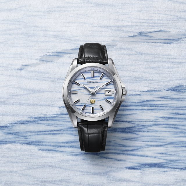 『The CITIZEN』から、藍染和紙⽂字板採用の ⾼精度年差 ±5秒エコ･ドライブ限定モデルが発売～霞をイメージした繊細な絞り模様ダイヤル