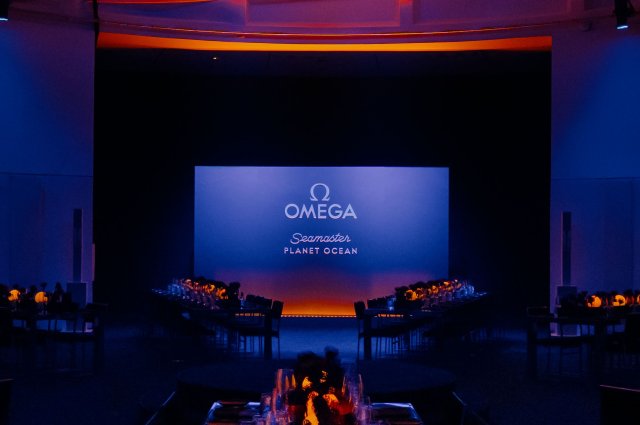 オメガ、新作“プラネットオーシャン”発表を、ブランドアンバサダーのグレン・パウエルらとともにマイアミで祝福