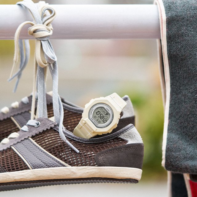 “G-SHOCK”のステップトラッカー(歩数計測機能)付シリーズから、統一感のあるワントーン仕上げの「GMD-B300」シリーズが登場