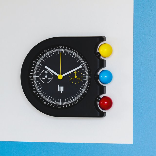 仏の老舗メーカーLIPのヒストリカルピース「MACH 2000」がウォールクロックに～アシンメトリーが生む彫刻的美学