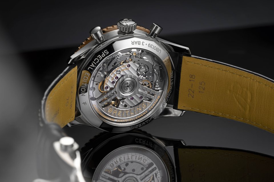 ブライトリングからブラックのワントーンで統一した日本限定モデル