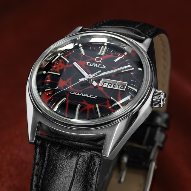 タイメックスが、漆黒と深紅のマーブル文字盤を備えた70年代の伝説モデルを『Q TIMEX Red Vega Reissue』として復刻