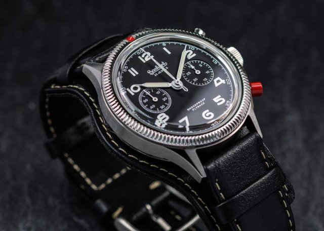 ハンハルトに「417ESヘリテージ・フライバック」が誕生～赤いハイセラム®プッシャーにコラムホイール・フライバック ムーヴ搭載