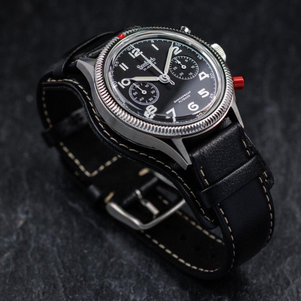 ハンハルトに「417ESヘリテージ・フライバック」が誕生～赤い