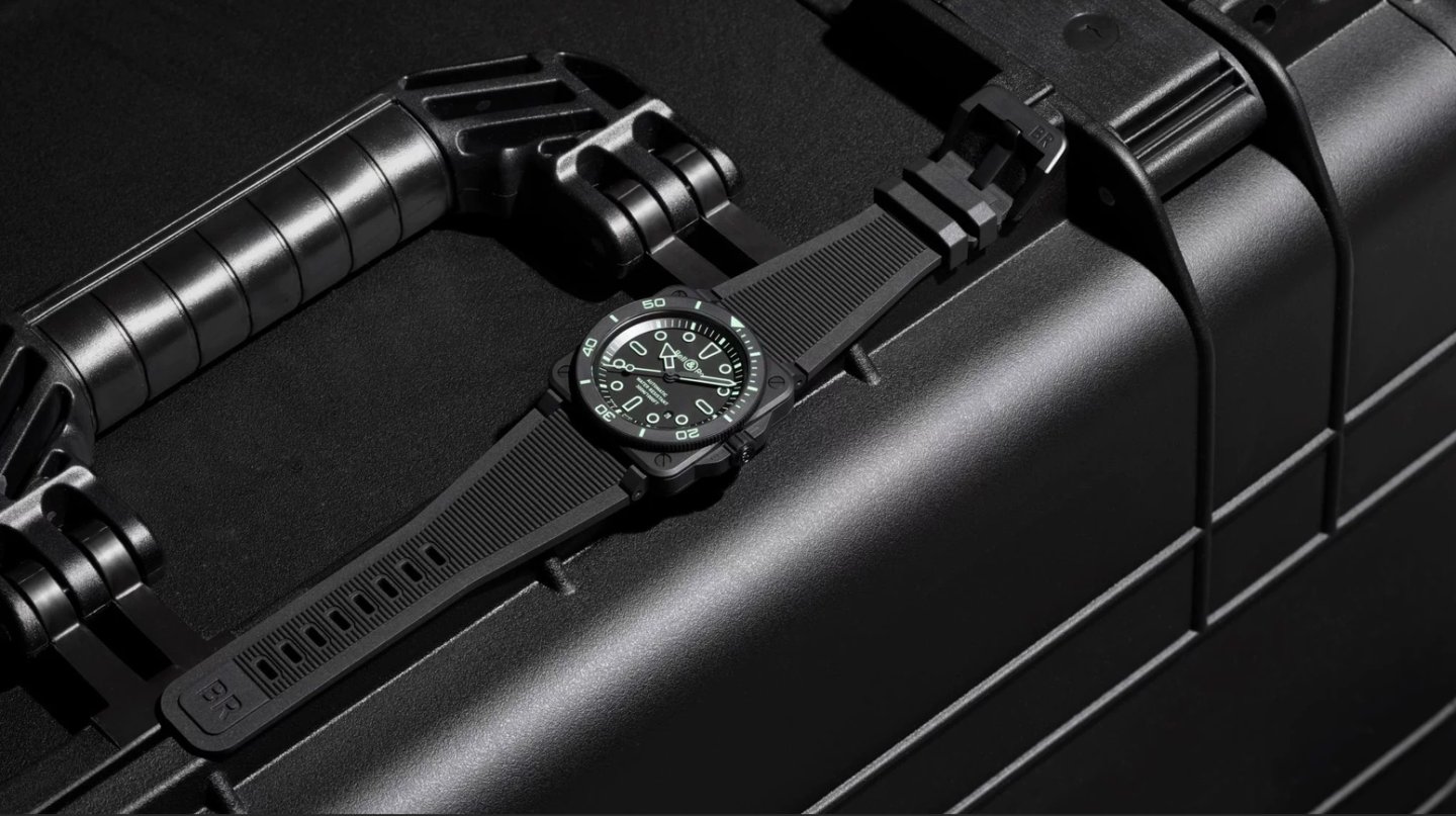 ベル＆ロスから 針とインデックスをスーパールミノバでアウトラインする機能的なデザインの「BR03 ダイバー ラム アウトライン」登場