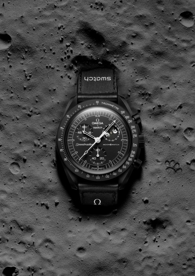 Swatchからの「BIOCERAMIC MOONSWATCH MISSION TO THE MOONPHASE」が再び月面に着陸～第二弾は"新月"ブラック モデル