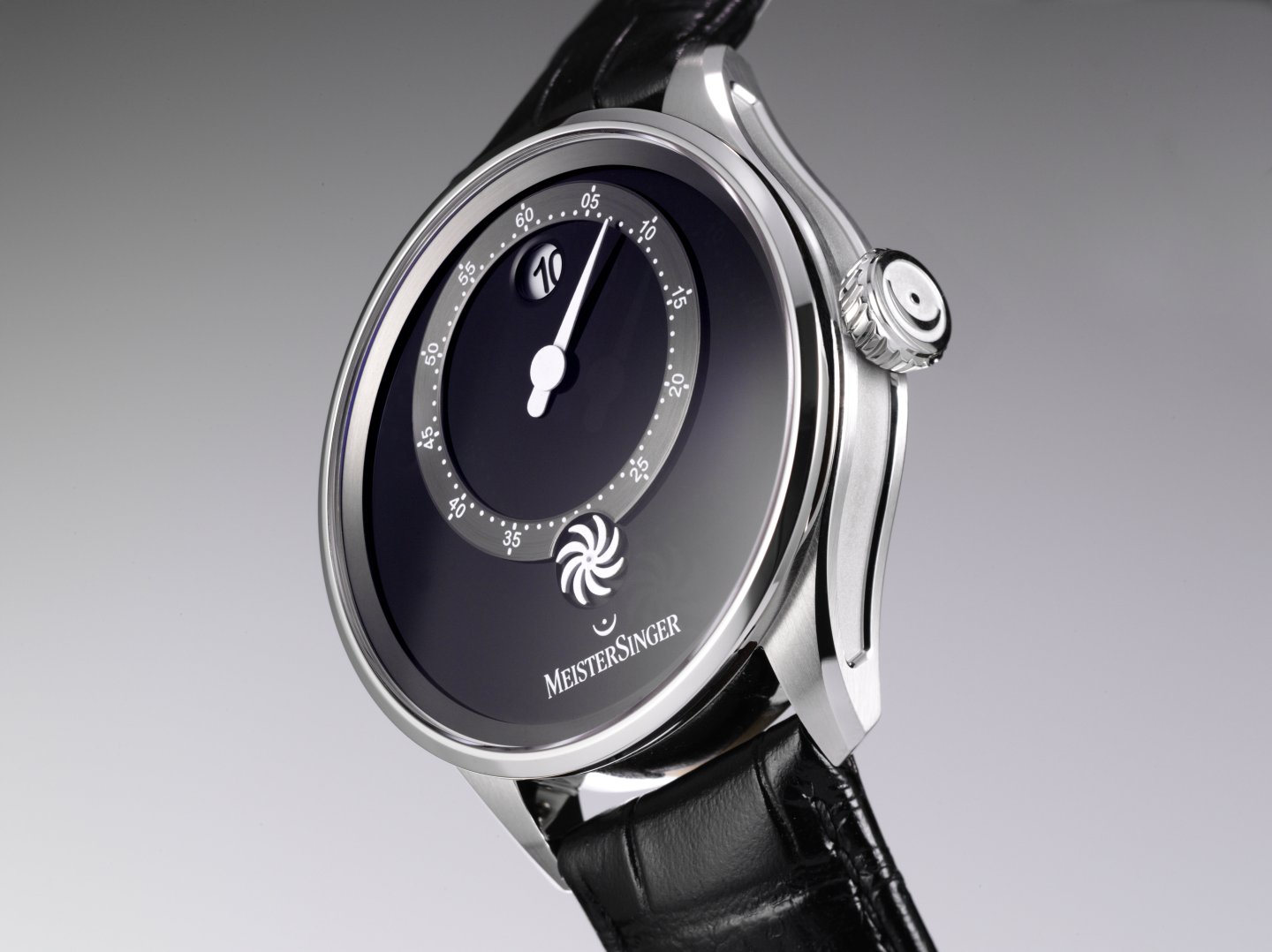 マイスタージンガーの創業25周年を記念する「パンテロ(Panthero) ジャンピングアワー」の誕生～四半世紀の歩みを凝集する2026年のハイライトモデル