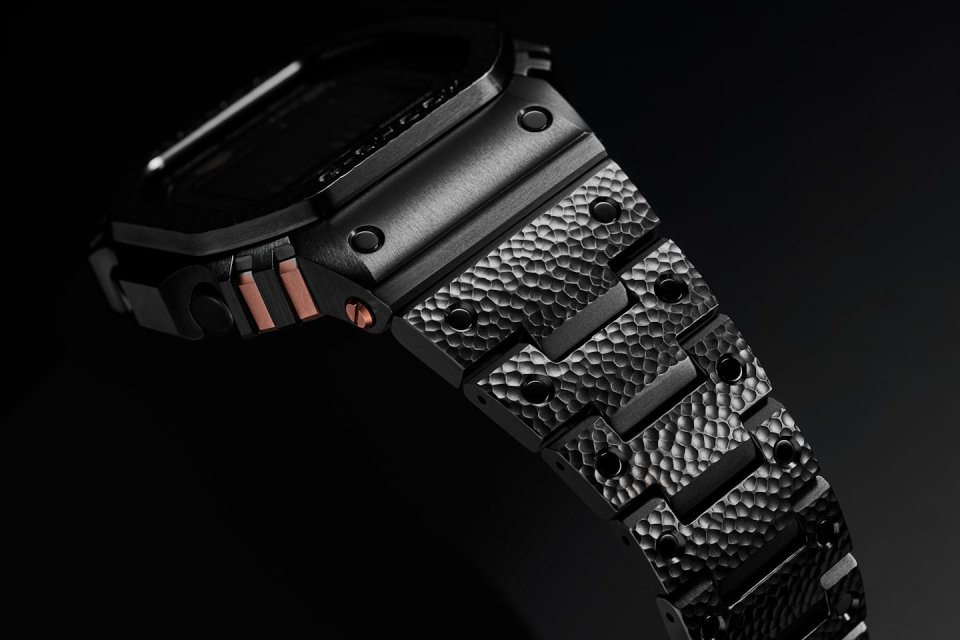その他 Mr.G 日本の伝統技法「鎚起」を施した角型フォルムの“MR-G” | CASIO