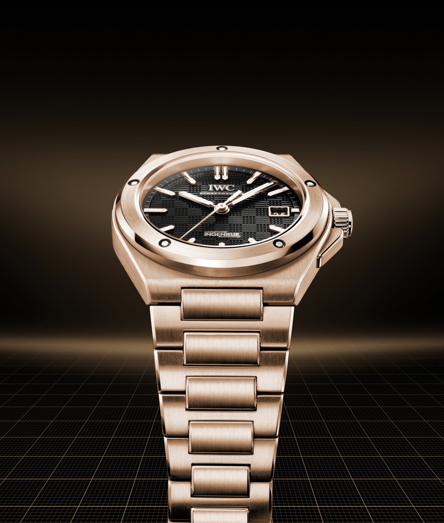 IWCより18Kレッドゴールド製のIWC「インヂュニア・オートマティック 40」の登場