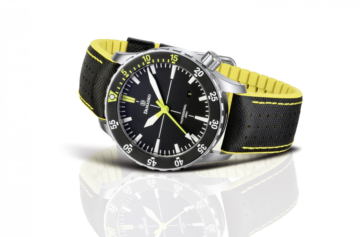 ドイツ時計メーカーDAMASKO(ダマスコが、海水・水圧に強い高耐磁ダイバーウォッチ『ダイバー300M』のカラーバリエーション、ブラックイエローモデルを7/1(水）に国内販売開始