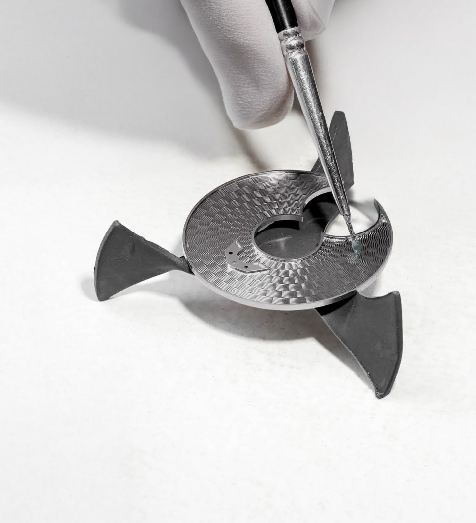 ユリス・ナルダン、 25本の日本限定モデル「フリークX グレー エナメル